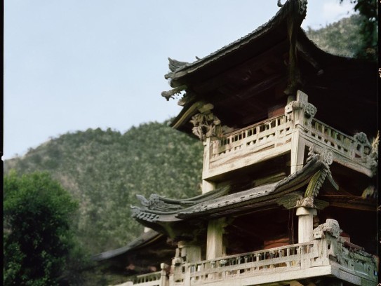 人财两旺的坟地取名怎么取,溯源传统智慧·契合现代需求，风水学详解，为人财两旺的家族坟地取名的十三个原则与实践技法